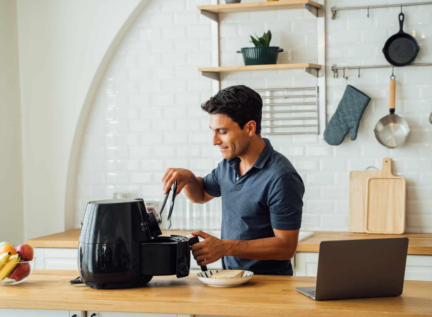 President's Day Kitchen Deals: Save Up To 80% On Everything From Air Fryers to Knife Sets